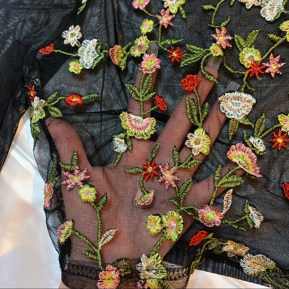 LF Dresscode Floral Mesh Crop Top - Picture 8 of 11